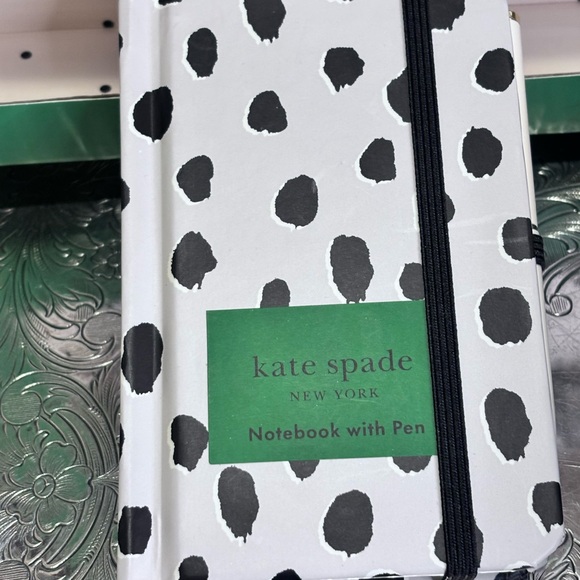 Kate Spade, Betsy Johnson Bundle.  Includes garden set, notepad/pen and keychain - Picture 5 of 7